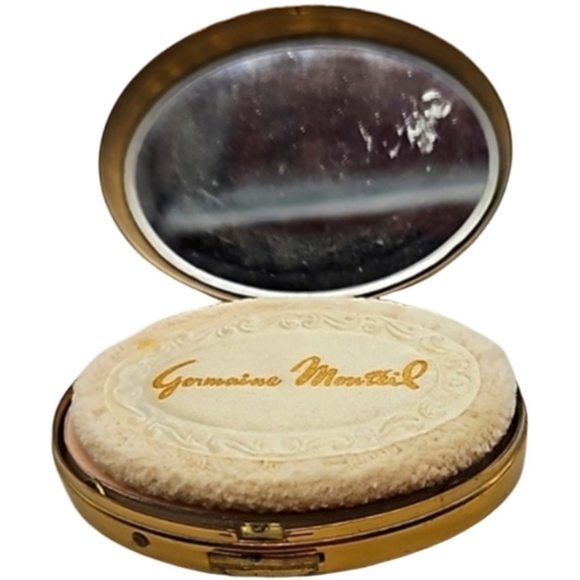 vintage Germaine Monteil goldtone oval compact with raised filigree design - Picture 4 of 8